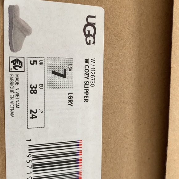 New ugg light grey genuine shearling slipper - Picture 14 of 14